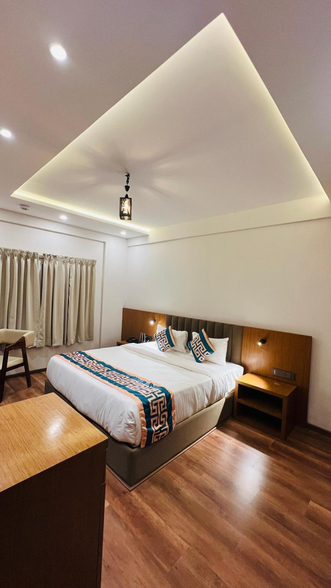 Hotel Aashraya Dod Jala Exterior photo