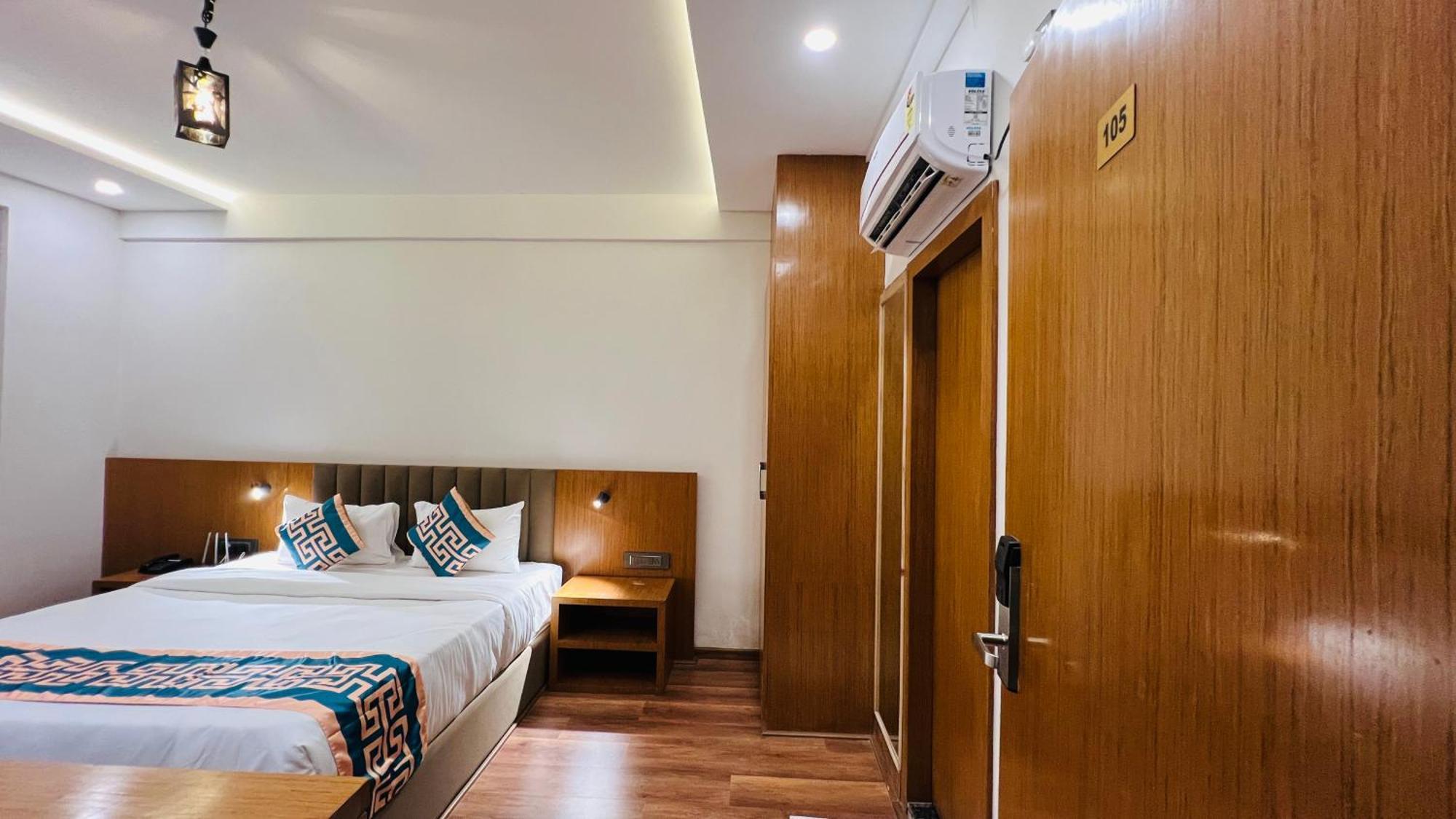 Hotel Aashraya Dod Jala Exterior photo