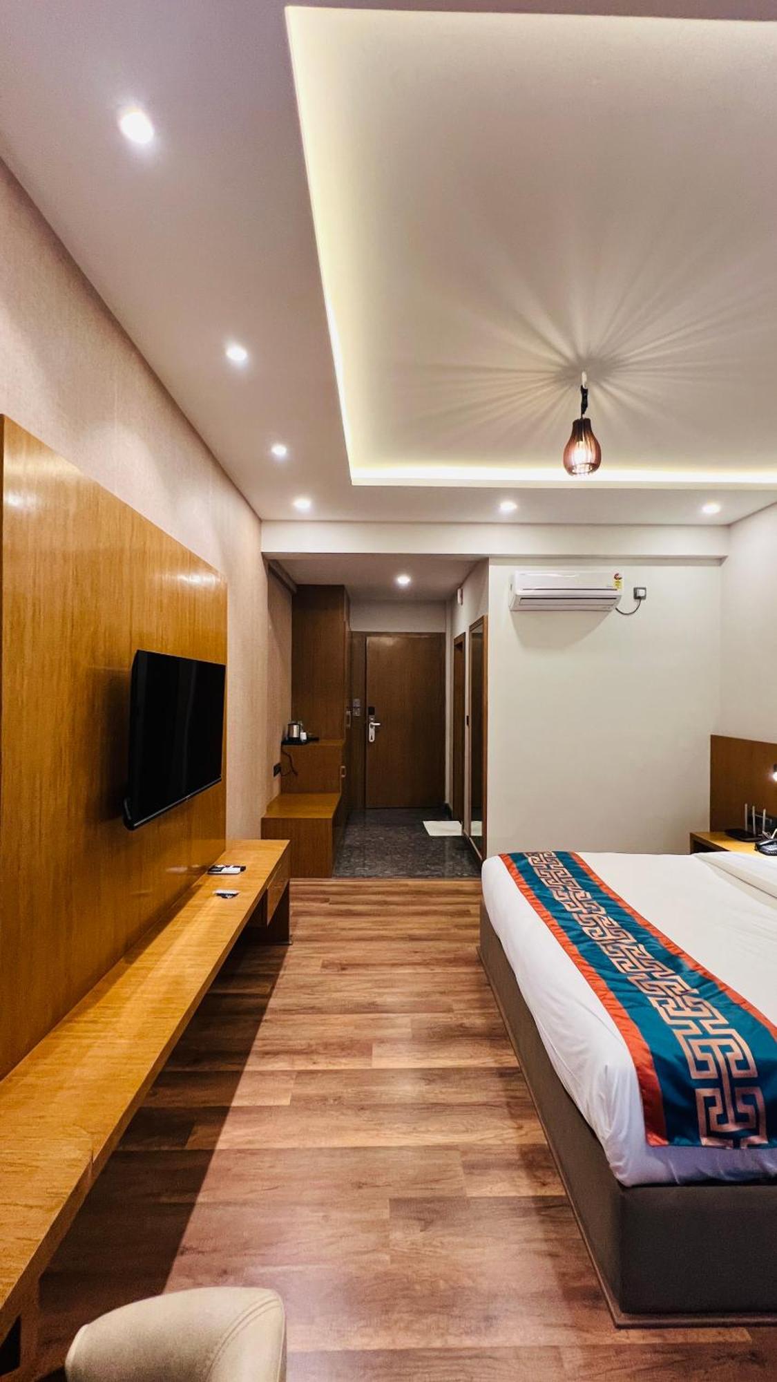 Hotel Aashraya Dod Jala Exterior photo